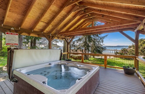 West Beach Cabin | 2BR Cabin on prime walk-out sand and pebble beach!