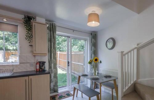 Bowthorpe House | 2br Chapel Break Parking Kitchen Fast Wifi