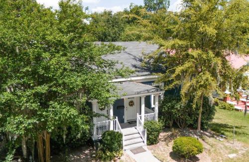 Thunderbolt Apartment | 2BR Chic Duplex - Firepit - Perfect for Travel