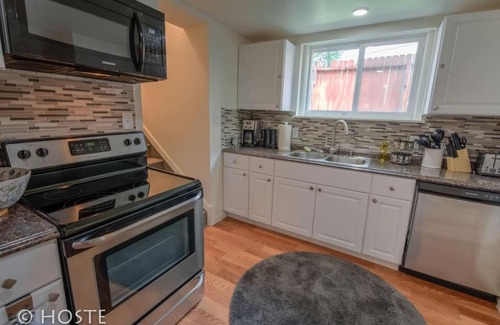 Broadmoor House | 2BR Comfy condo & cute patio Broadmoor area