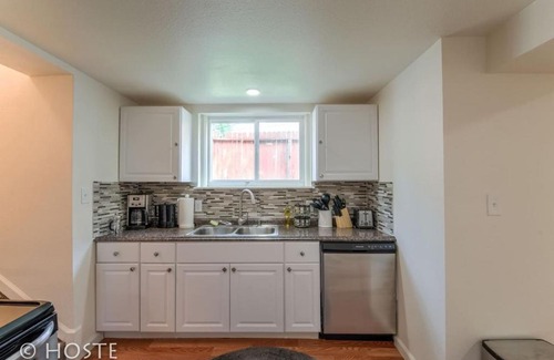 Broadmoor House | 2BR Comfy condo & cute patio Broadmoor area