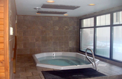 Jackson Hole Condo | 2BR Condo at the Jackson Hole Towncenter close to Town Square!