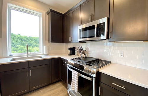 Diamond Hill Condo | 2BR Condo in Downtown Lynchburg w/Picturesque Views