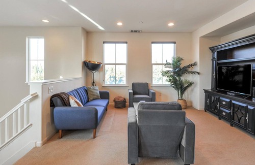 Milpitas Apartment | 2BR Condo in Milpitas with Pool
