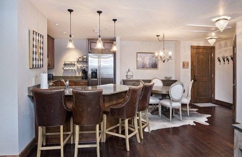 Avon Condo | 2BR Condo w/AC, Pool, Hot Tub, Free Ski Shuttle to Vail & BC