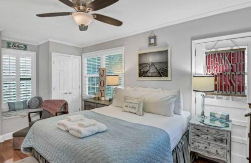 Rosewood House | 2BR Cottage - Minutes from USC
