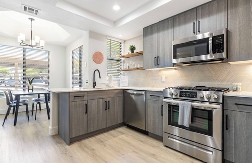 Kierland Apartment | 2BR CozySuites at Kierland Commons with pool #03