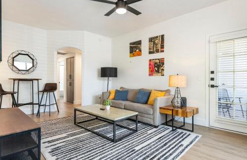 Kierland Apartment | 2BR CozySuites at Kierland Commons with pool #03