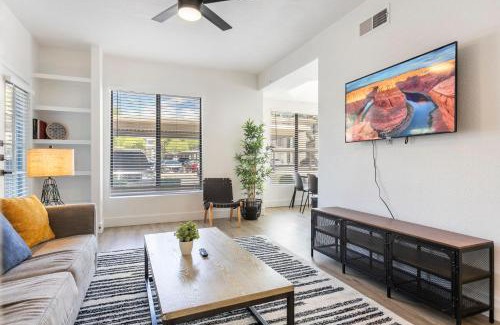 Kierland Apartment | 2BR CozySuites at Kierland Commons with pool #03