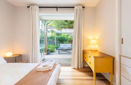 Elsternwick House | 2BR Elsternwick Escape with Courtyard