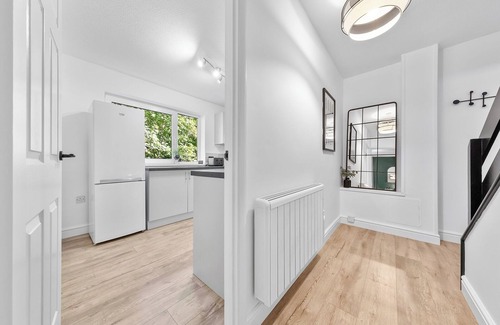 Luton Apartment | 2BR flat, Free parking, Close to Airport & Centre
