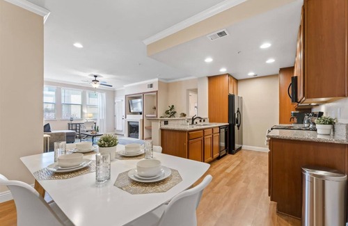 Reno/Tahoe Airport Apartment | 2BR Getaway Pool Gym Basketball Court Theater Access