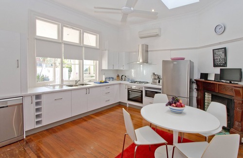 Manly House | 2BR home only 2 minutes from the beach