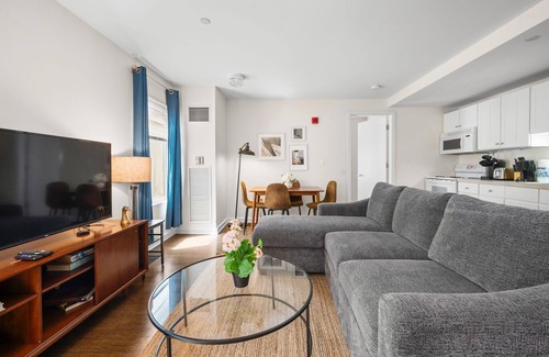 Theatre District Apartment | 2BR in Downtown Boston 9182