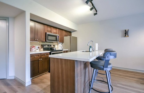 Oro-Medonte Apartment | 2BR King Suite Pool Sauna Heated Pool