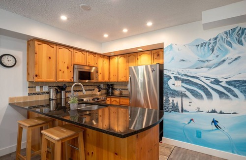 Village North House | 2BR + Loft | Valhalla | King Bed | Private Patio w/BBQ | Village Location | Hot Tub