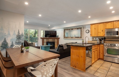 Village North House | 2BR + Loft | Valhalla | King Bed | Private Patio w/BBQ | Village Location | Hot Tub
