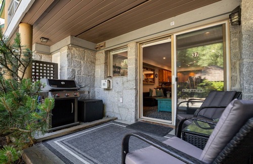 Village North House | 2BR + Loft | Valhalla | King Bed | Private Patio w/BBQ | Village Location | Hot Tub