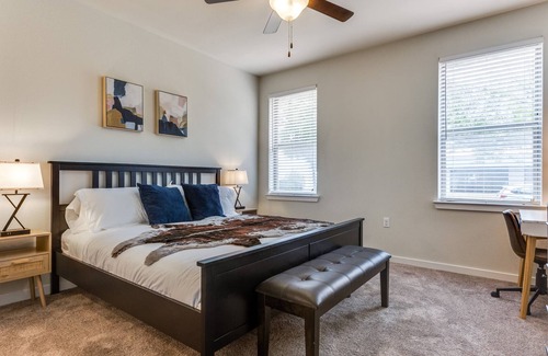 West Congress Apartment | 2BR Modern SoCo CozySuites w/ 2 Pools! #07