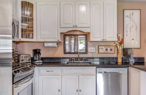 Kaunakakai Condo | 2BR Ocean Views W/Large Lanai - Molokai Shores