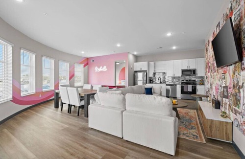 South Nashville Apartment | 2BR Penthouse in Nashville`s Heart - Free Parking