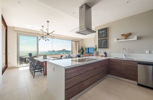 El Tezal Apartment | 2BR Penthouse with Private Rooftop & Seaview & Pool