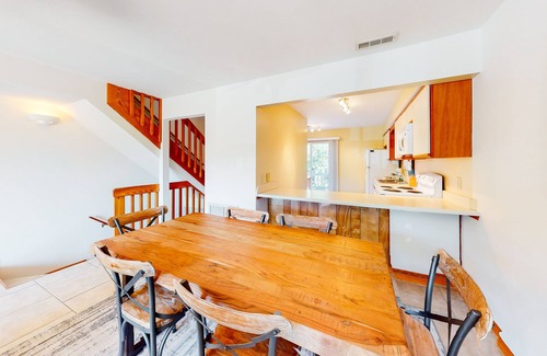 Sea Acres House | 2BR | Pool | Deck | Tennis | W/D