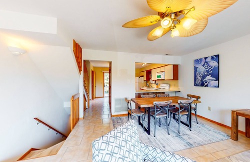 Sea Acres House | 2BR | Pool | Deck | Tennis | W/D