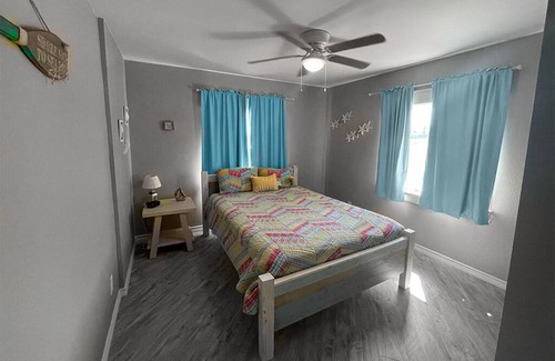 Aransas Pass Cottage | 2BR Private Cottage, Free Parking & WiFi, Pets OK