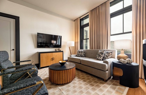 French Quarter Hotel | 2BR Private Patio in Luxe Canal St Unit | The Mayfair