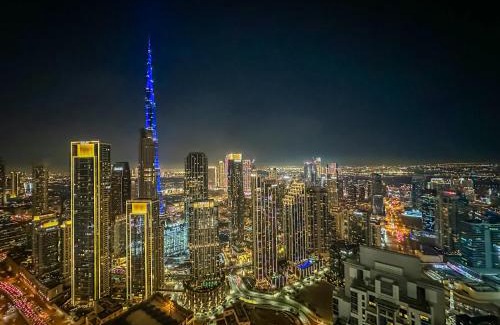 Downtown Dubai Apartment | 2BR - Rooftop Infinity Pool with Burj Khalifa views in Downtown Dubai