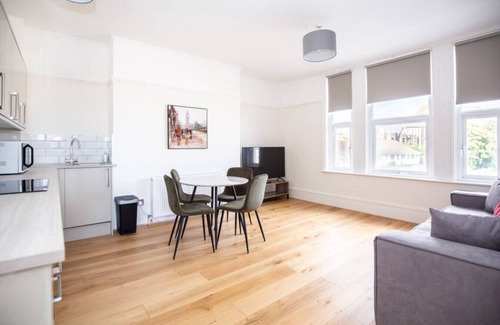 St Leonards-On-Sea Apartment | 2BR Seaside Sanctuary in St Leonards on Sea Flat 5