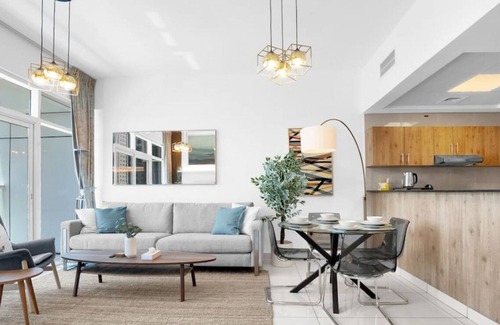Jumeira 1 Apartment | 2BR Smart-Home Suite with Amazing Marina Views