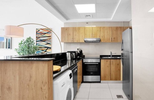Jumeira 1 Apartment | 2BR Smart-Home Suite with Amazing Marina Views