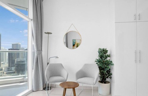 Jumeira 1 Apartment | 2BR Smart-Home Suite with Amazing Marina Views