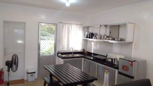 Nasugbu House | 2BR townhouses good for 12pax each & NETFLIX & 100Mbps WIFI & pool resort 2min walk & 3km outside Pico de Loro Cove & Calayo Cove - with Endorsement for Pico de Loro Cove good for 7 days & Boat-Tour & Island Hopping assistance