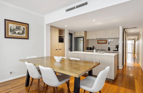 Fremantle Apartment | 2BR Urban Retreat in Fremantle's Heart