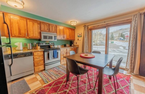 Crested Butte Condo | 2br View Ski Lodge | Hot Tub, Pool, Ski Bus