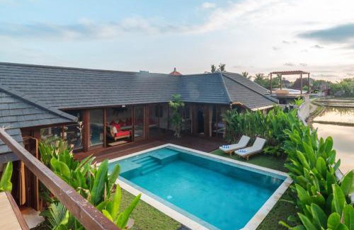 Sayan Villa | 2BR Villa Amethyst Private Pool & Rice Field Vibes