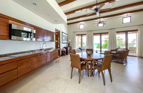 Pristine Bay Villa | 2BR Villa w/pool at Las Verandas (1)