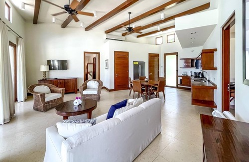 Pristine Bay Villa | 2BR Villa w/pool at Las Verandas (2)