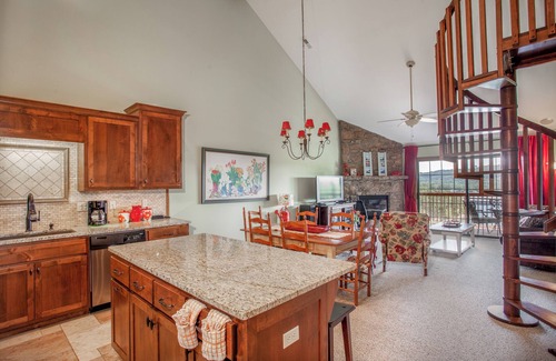 Indian Point Condo | 2BR Village At Indian Point 1511 near SDC - Free Tickets Daily up to $500