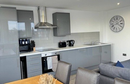 Yeadon Apartment | 2BR w/views WiFi & parking