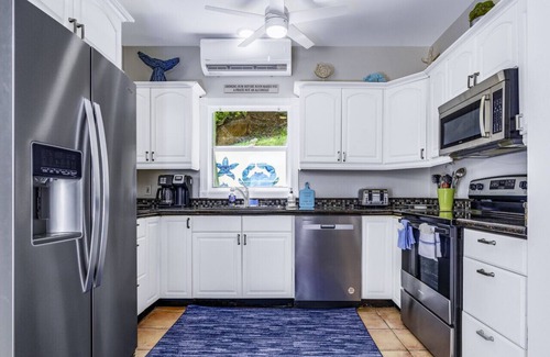 Caret Bay Apartment | 2BR With incredible views, private pool & free concierge