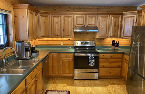 Harbor Springs Cabin | 2k, Luxury log cabin, close to all the fun, no fees! 3 bd 2.5 bath