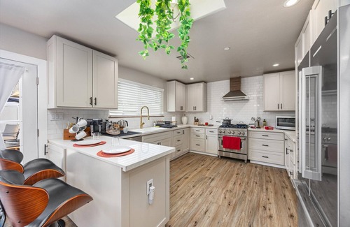 Greenacres House | 2Kings| FirePit| KitchenSkylight |Dinning |1GWifi