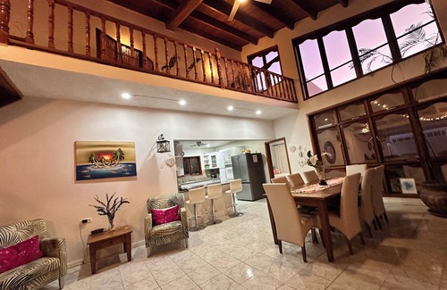 Malmok Villa | 2min walk to Tres Trapi, Boca Catalina & Malmok Beach. Family friendly!