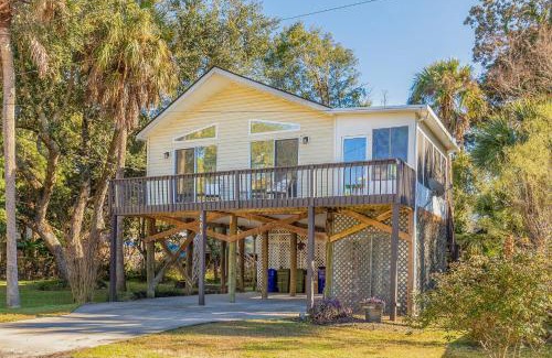 Folly Beach House | 2nd Block E Huron - Keep Palm - Adorable House Minutes from the Beach