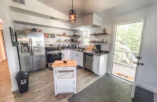 Canyon Lake Apartment | 2nd floor, 2 bedroom, 2 bathroom unit near Boat Ramp 2 in Canyon Lake!