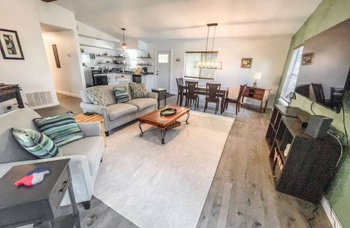 Canyon Lake Apartment | 2nd floor, 2 bedroom, 2 bathroom unit near Boat Ramp 2 in Canyon Lake!